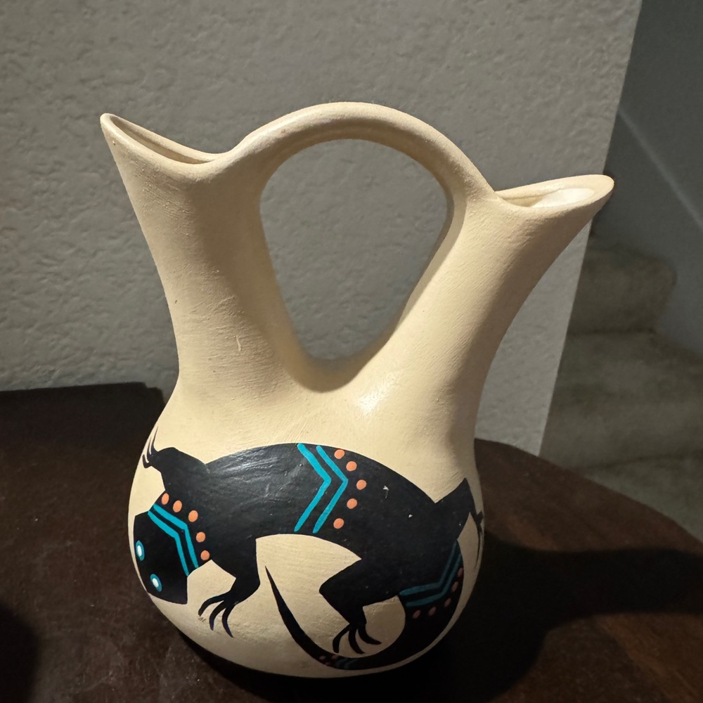 Vintage native american vase pottery Cream and Black Ceramic Pitcher gecko